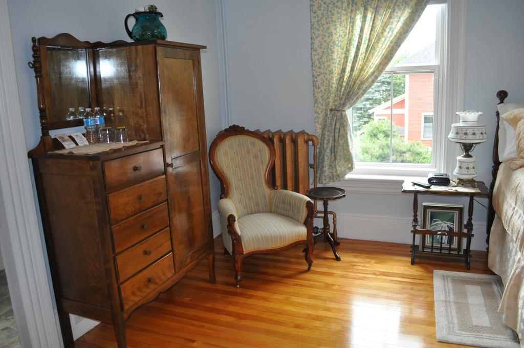 Summerside Inn Bed And Breakfast Room photo